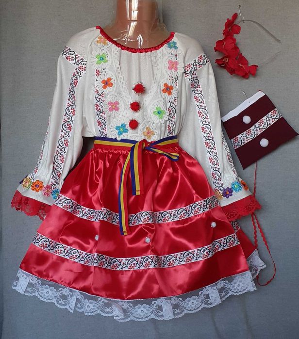 Costum popular pentru copii marimea 5( 6-7-8 ani)
235 lei