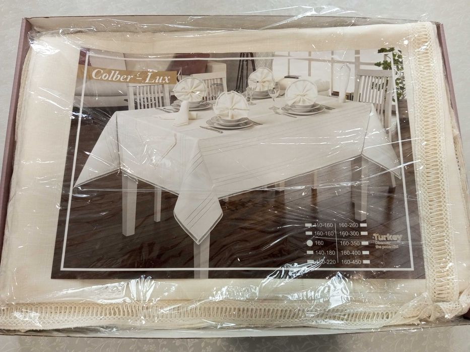 скатерть в комплекте с салфетками