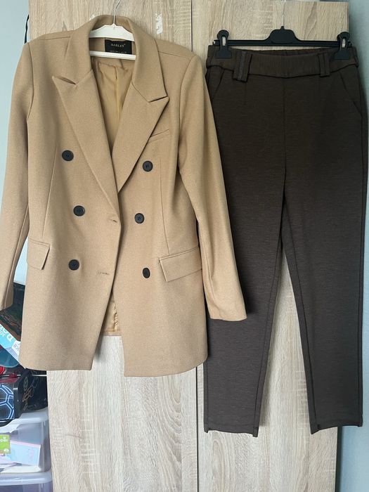 Бежово издължено сако, кафяв клин/панталон