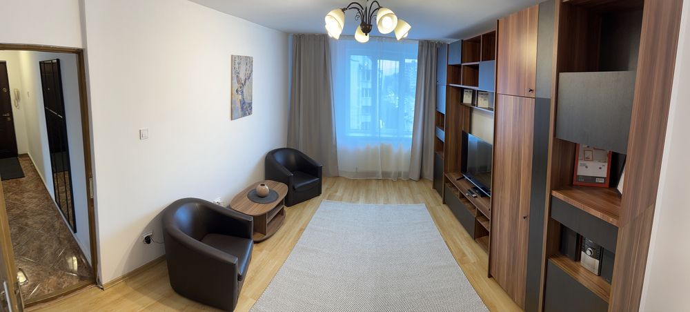 Ap 2 cam recent modernizat, central Str 1 Decembrie, parcare