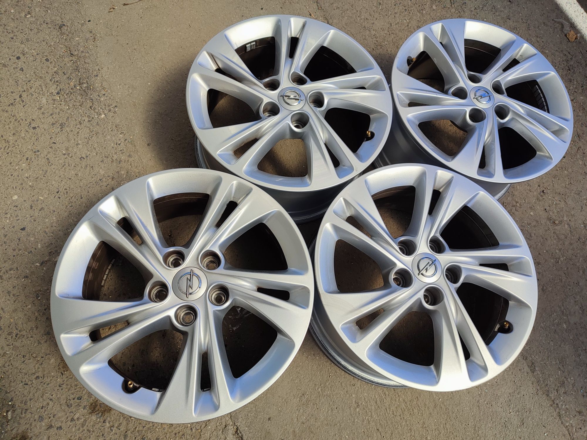 16" оригинални алуминиеви джанти за Opel/Peugeot.