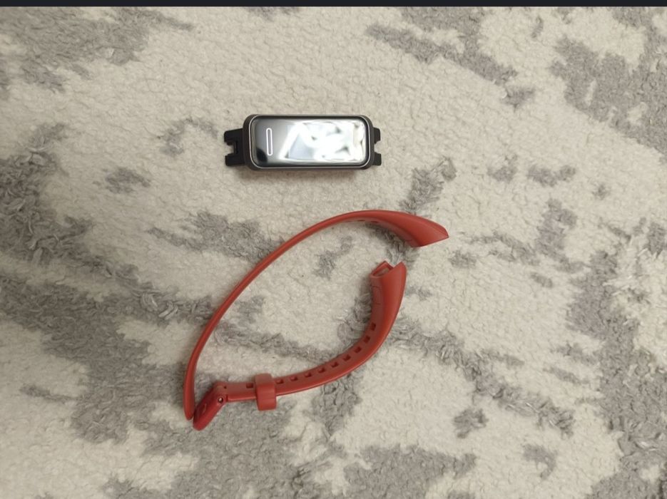 Huawei band 4 новый