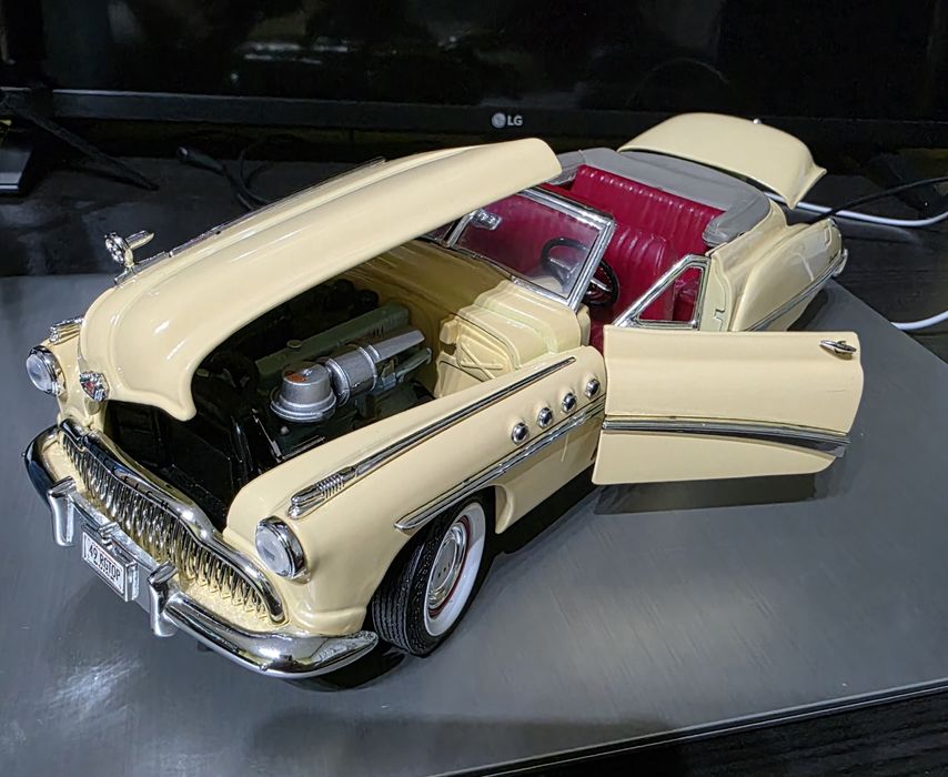 Buik Roadmaster 1949 (1:18)