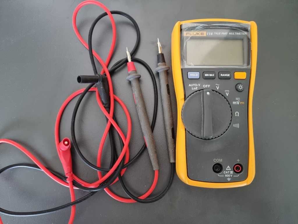 Fluke 114 - Мултицет - Цифров, LCD, Vdc, Vac, Ohm