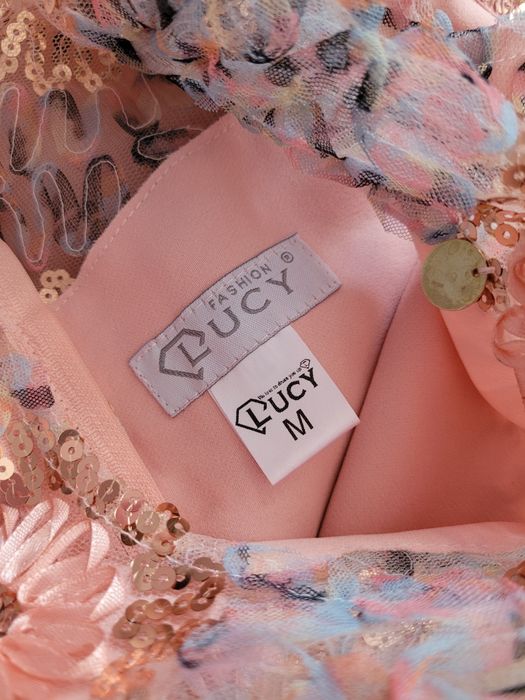 Нова официална розова рокля на Lucy