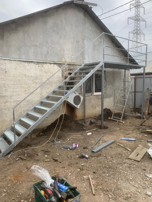 Scara metalica zincata exterioara pt  casa , beci și incendiu ISU