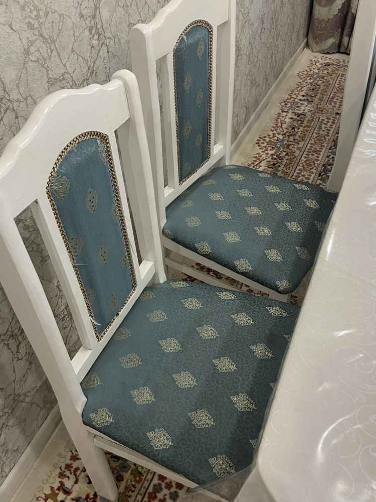 Стол и 12стульев в отличном состоянии