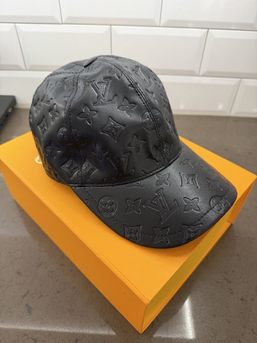 Нова шапка Louis Vuitton