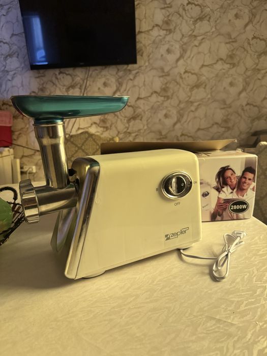 Продам новую электрическую мясорубку!