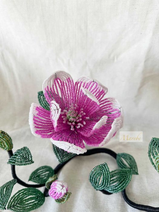 Aranjament floral unicat- Magnolie realizata manual din mărgele