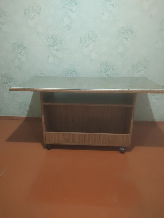 Отдам даром журнальный стол