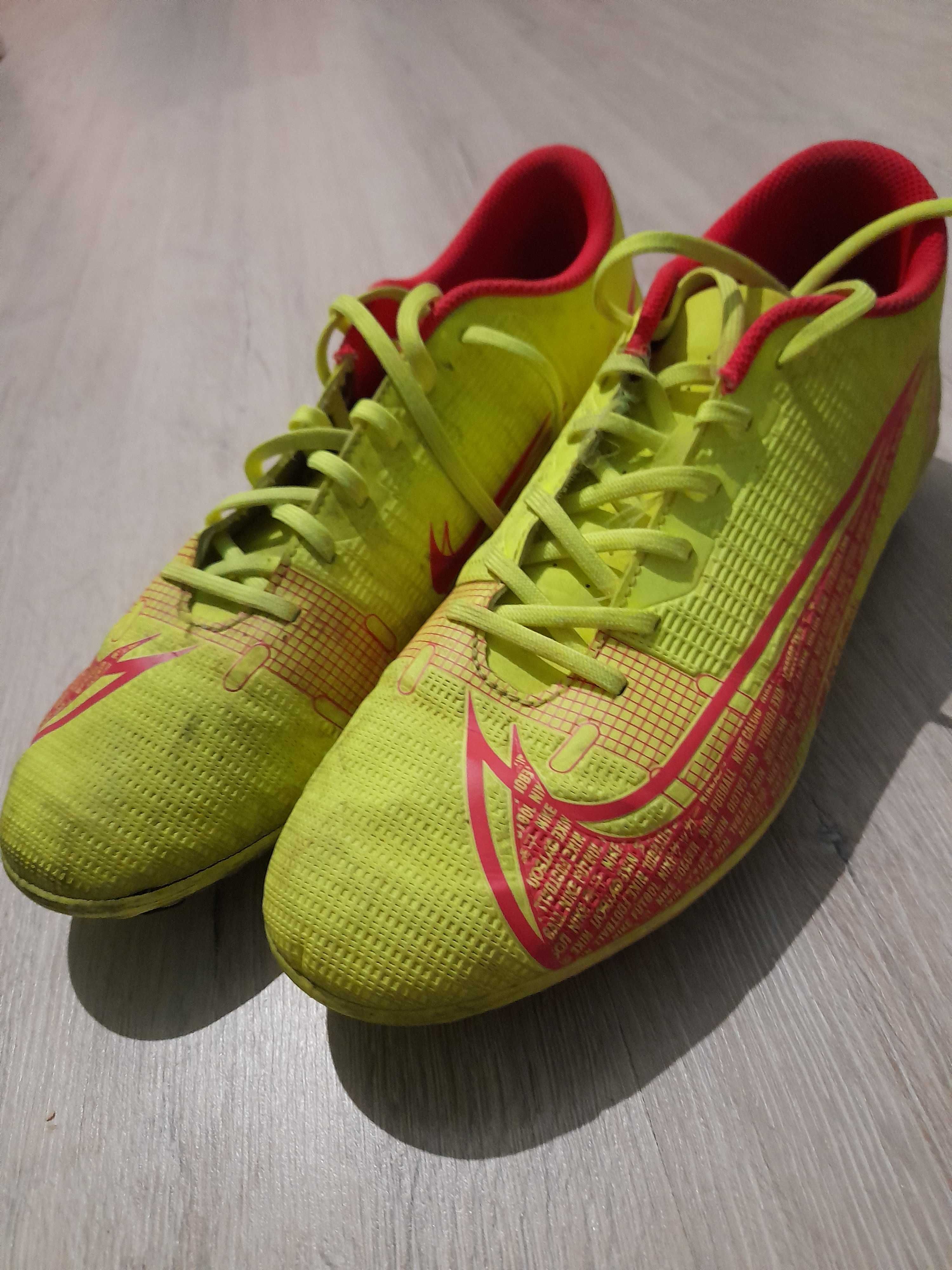 Butonki Nike MERCURIAL