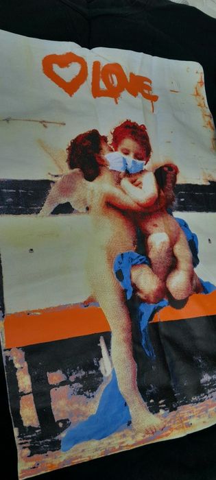 Продаётся стильная женская футболка