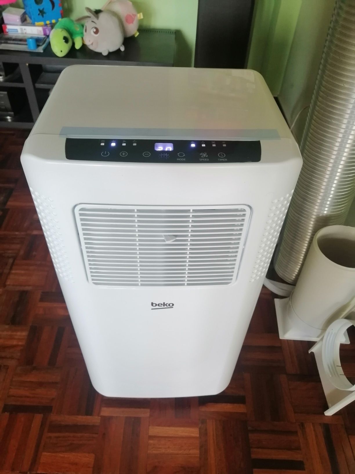 Мобилен климатик Beko BP209H чисто нов