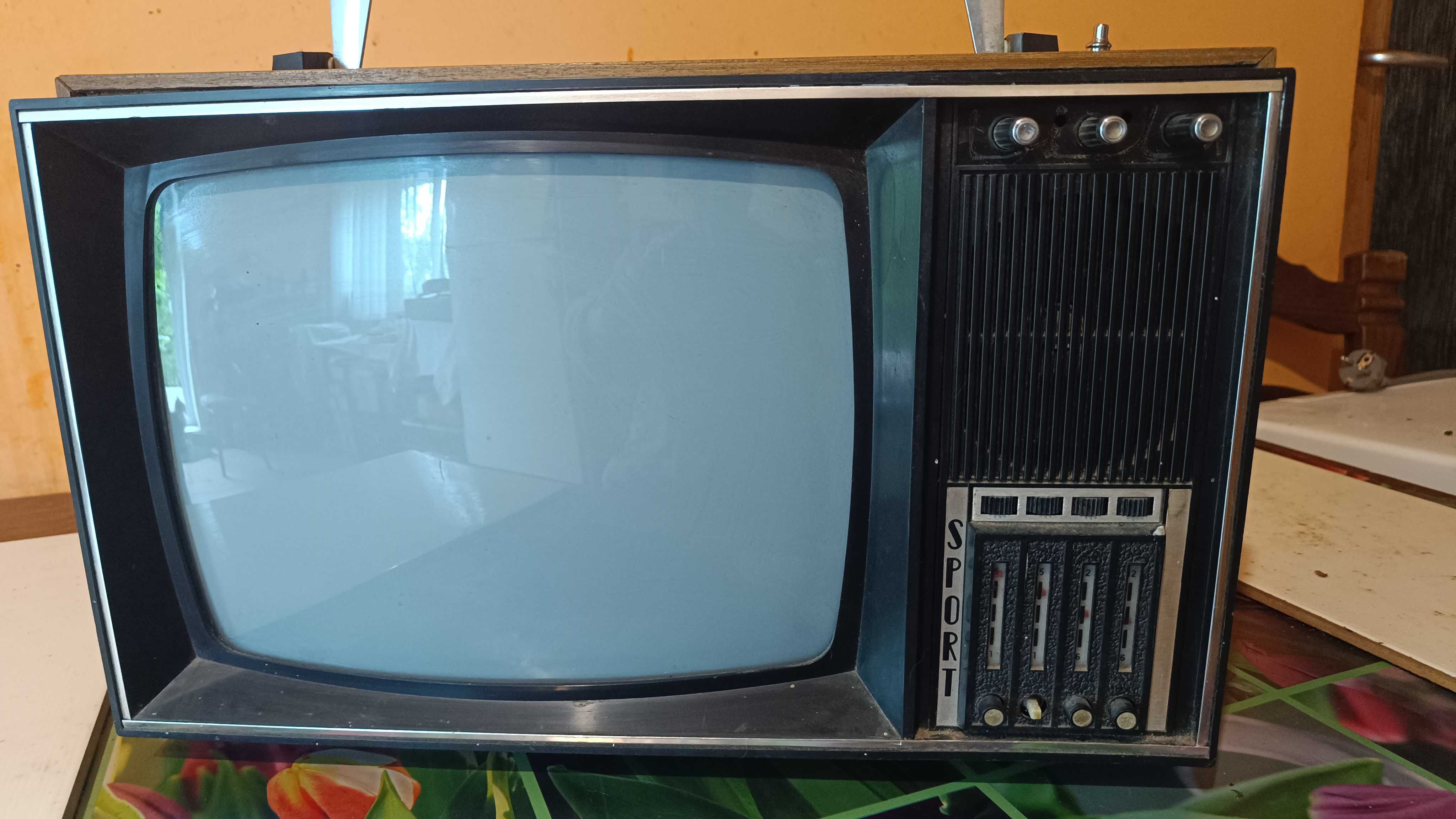 Televizor Alb negru romanesc de colectie [colectionari]