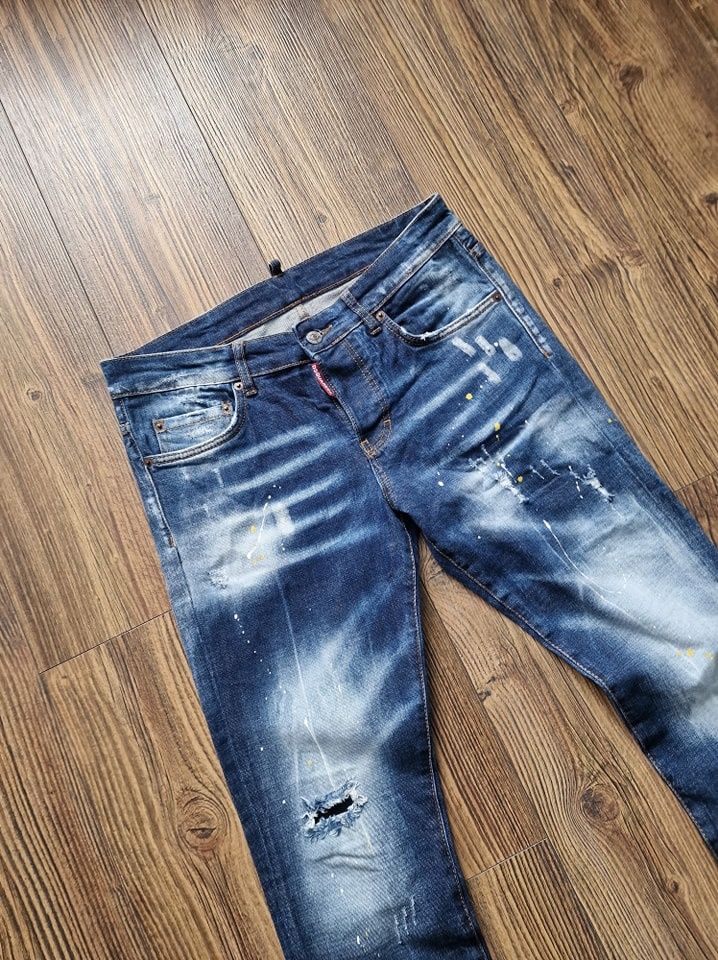 Страхотни мъжки дънки DSQUARED2 размер
48 / М, без забележки като нови