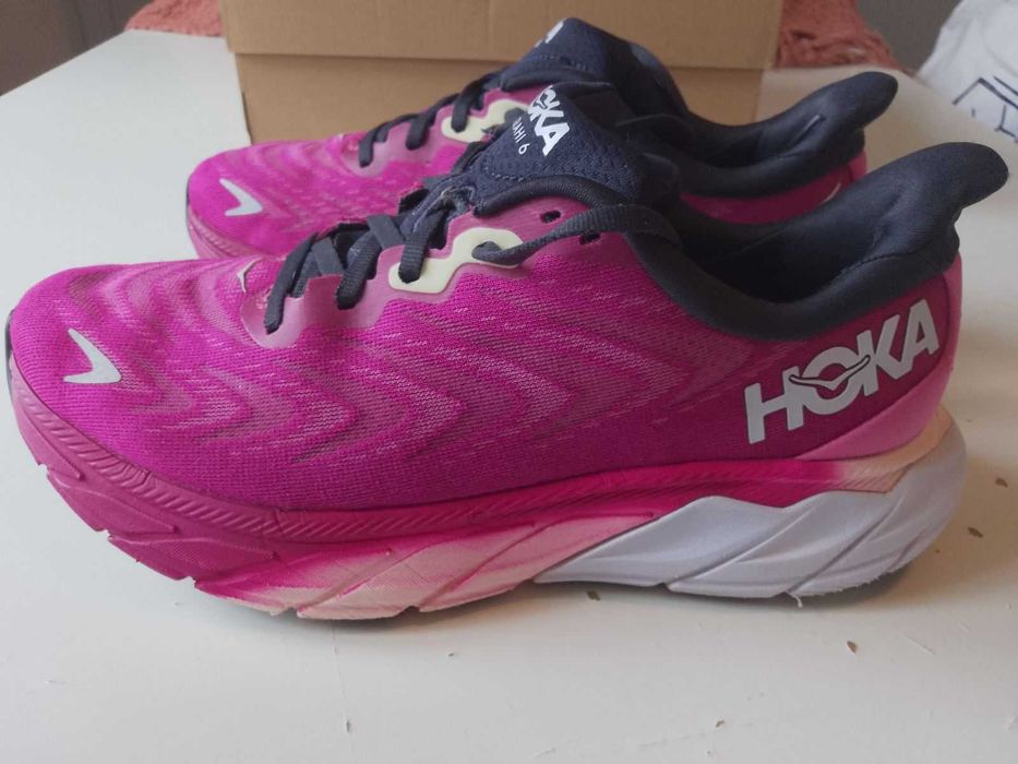 Маратонки Hoka ARAHI 6