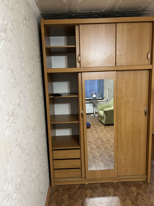 Шкаф с зеркалом (разобран, готов к вывозу)