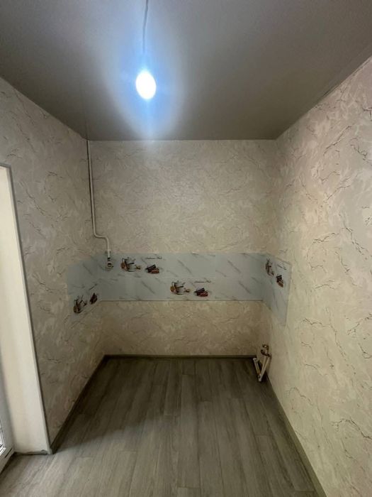 Сергели 4 2х ком. 1 этаж 5 этажка балкон 2×6 58кв.м цена 59000 у.е