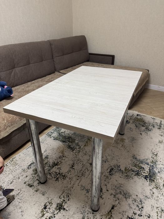 Продам стол размер 120 см