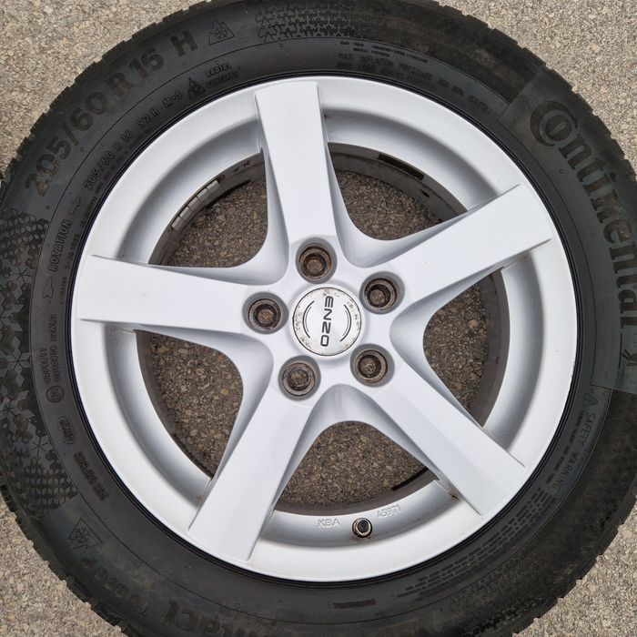 4бр. Алуминиеви джанти 
5х114.3 
61/2 Jx16
ET45
Гумите са подарък 
Не