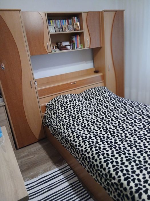 Vând pat dormitor si sifoniere