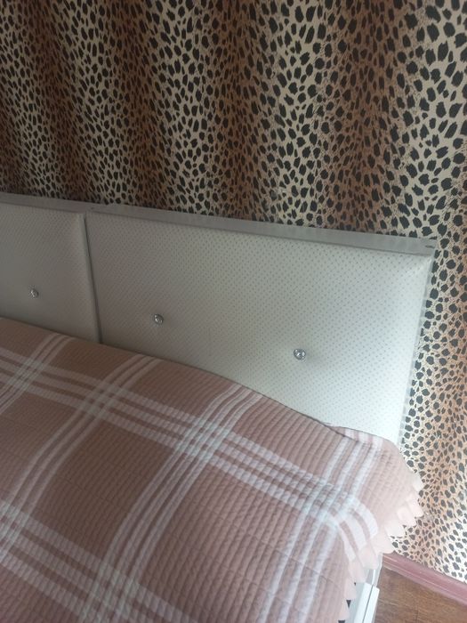 Кровати две штуки односпалки, можно две поставить  вместе , можно отд