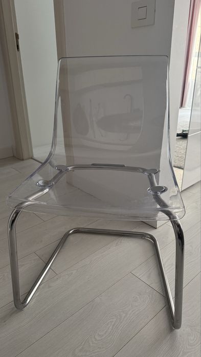 Scaun modern transparent