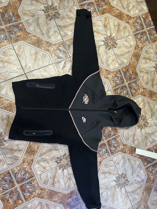 Nike tech fleece Syna size L