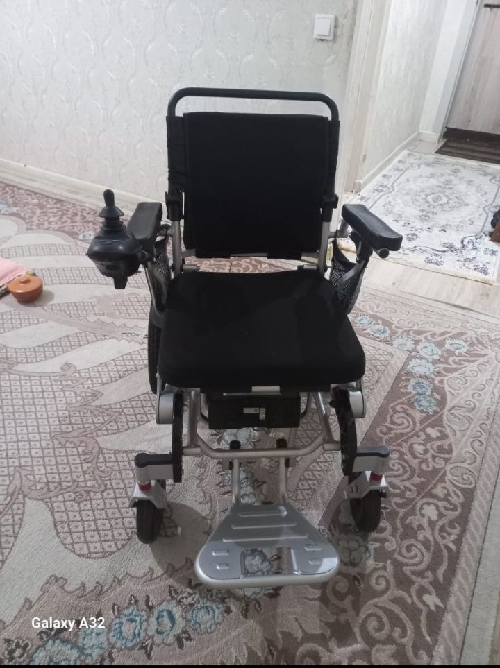 Инвалидный электронный коляска
