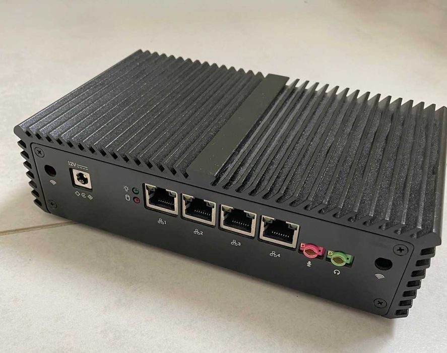 Mini PC Qotom (Q355G4) cu procesor i5-5200U (Router / Firewall)