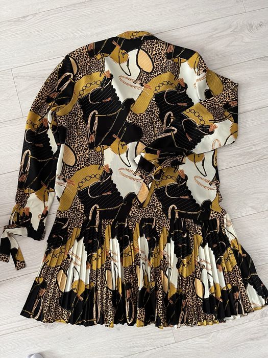 Ефектна рокля с принт