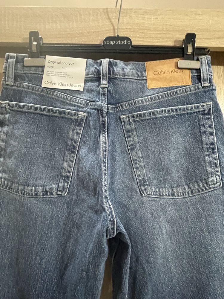 Дънки на Calvin Klein