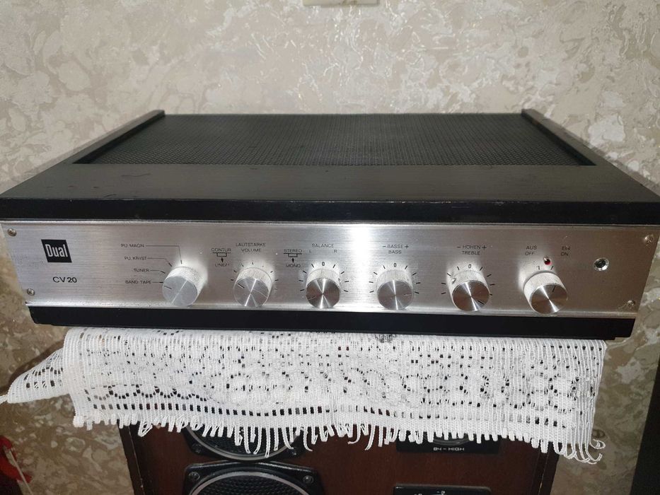 Винтажный усилитель с хорошим звучанием.