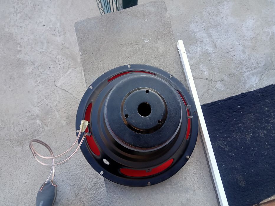 Продам Сабвуфер 10 дуймовый в хорошем состоянии.