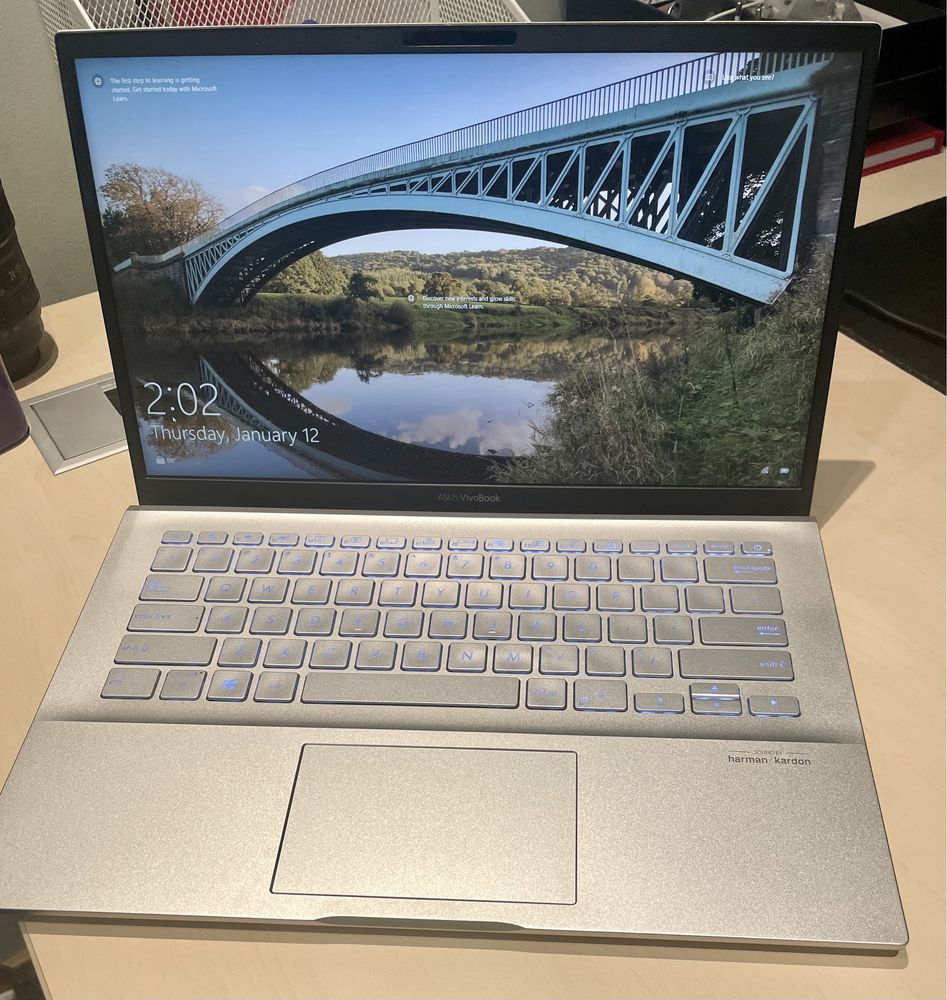 Laptop ASUS Vivobook i7 ultraportabil