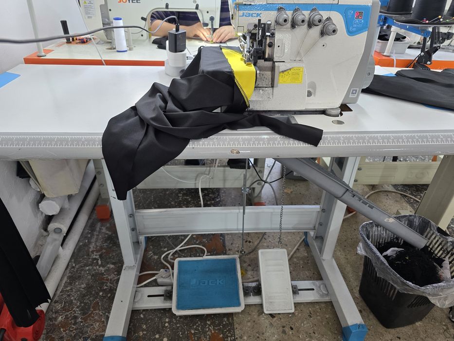 Промышленный четырехнитка оверлог JACK E4S