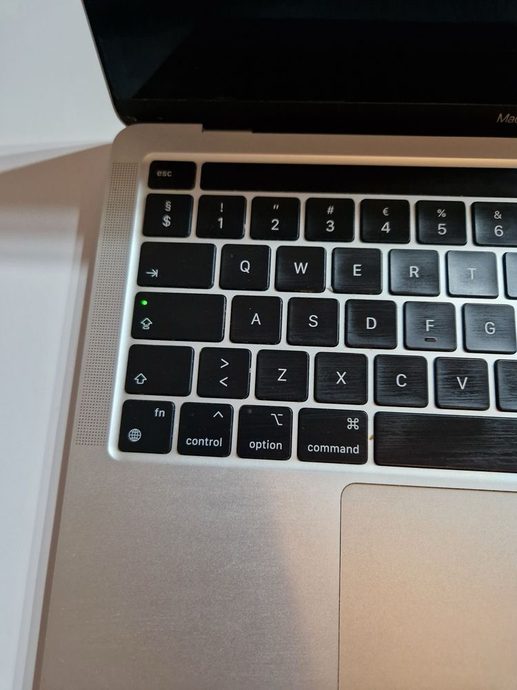 Macbook pro a2338 cu procesor m1