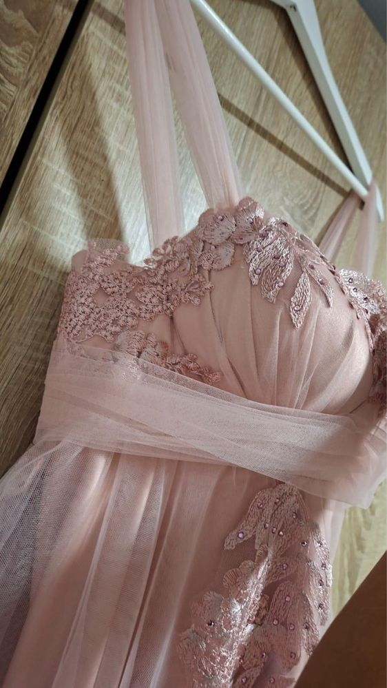 Vand rochie de cununie pentru gravide