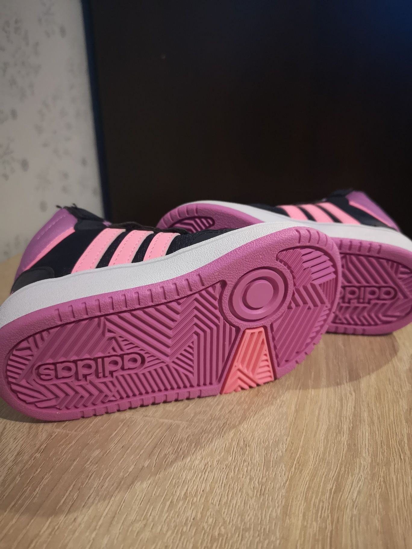 маратонки Adidas  23