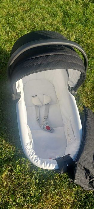 Scoică cu bază isofix și Landou auto