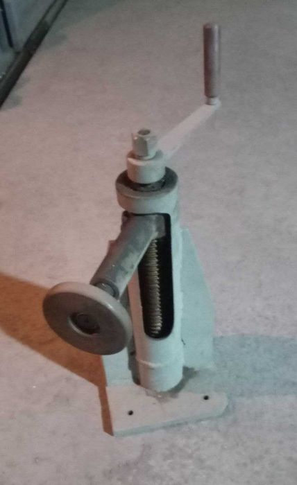 Зажимы железные. Барашковые. Комплект.