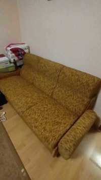 разтегателен диван, употребяван в много добро състояние