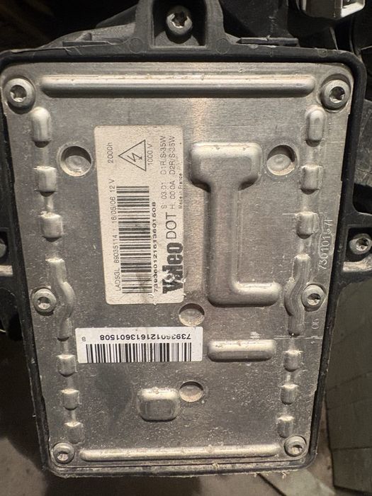 Фар citroen C4 със ксенон и крушки.