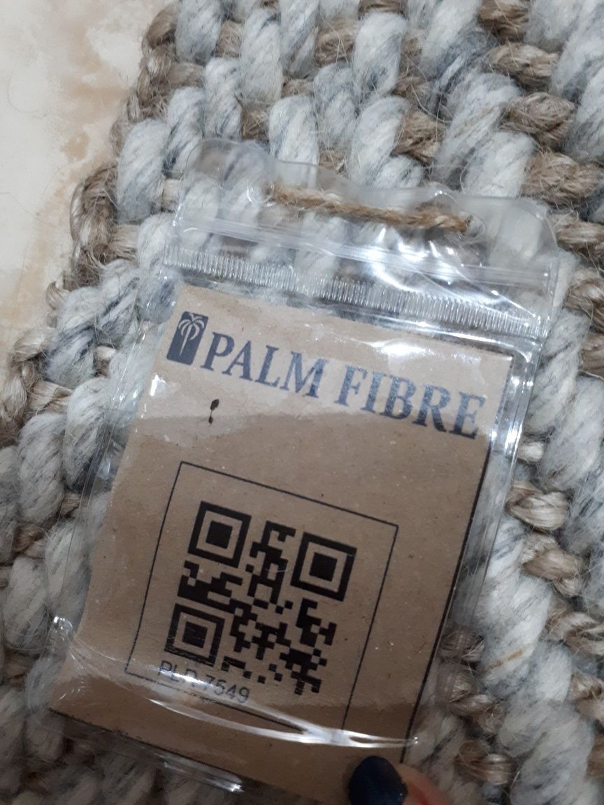 Covor nou,cu etichetă din fibre de palmier