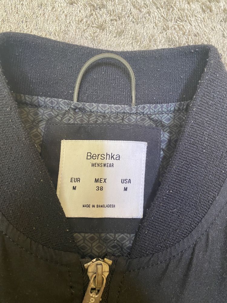 Geaca bershka primavara