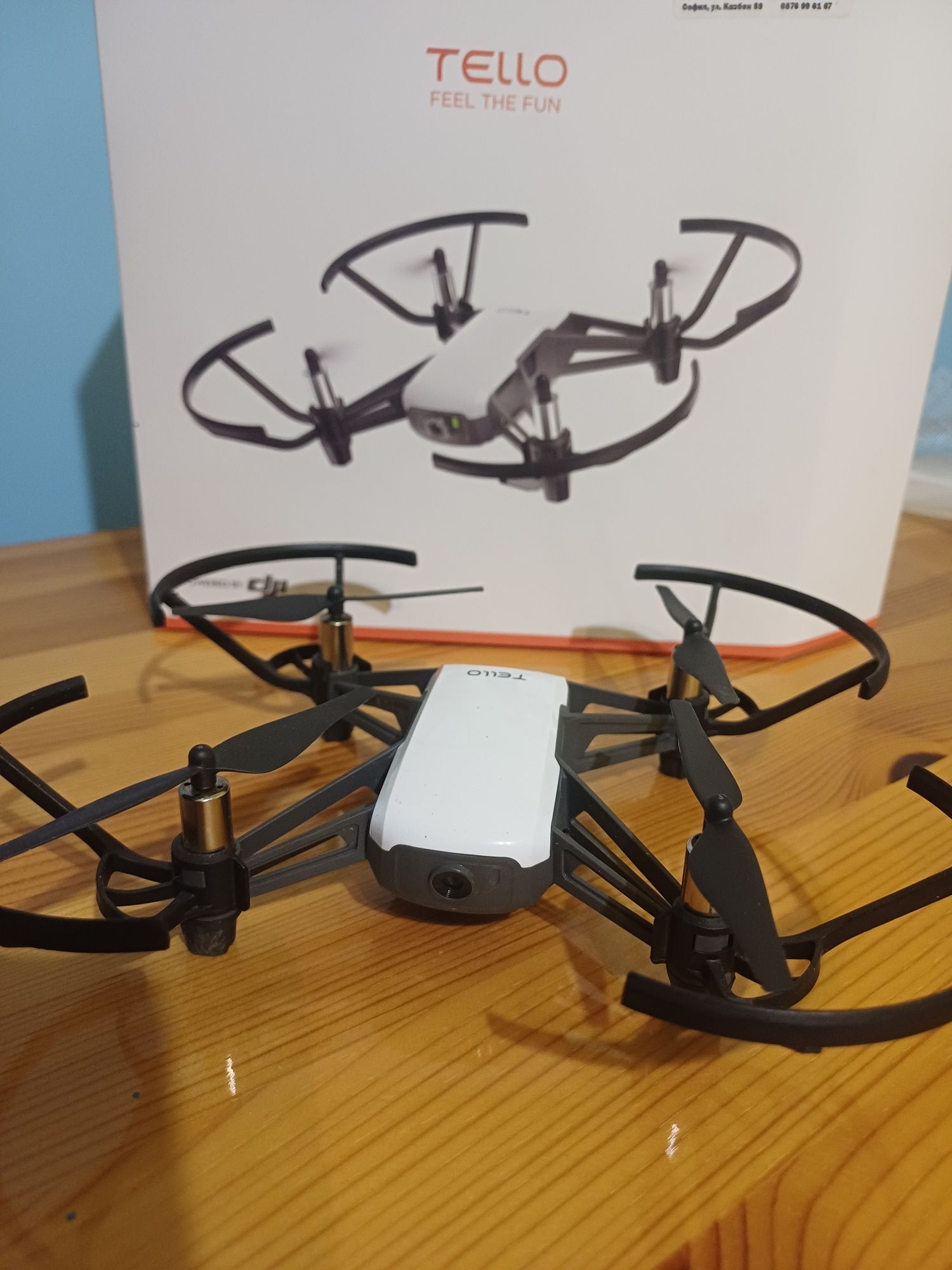 Дрон dji Tello със зарядно, перки и батерия