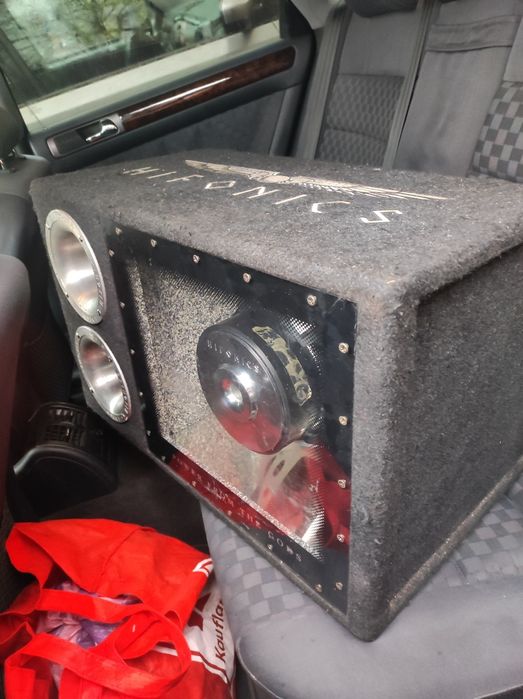 Цял сет музика, каса, усилвател, елипси и кабели