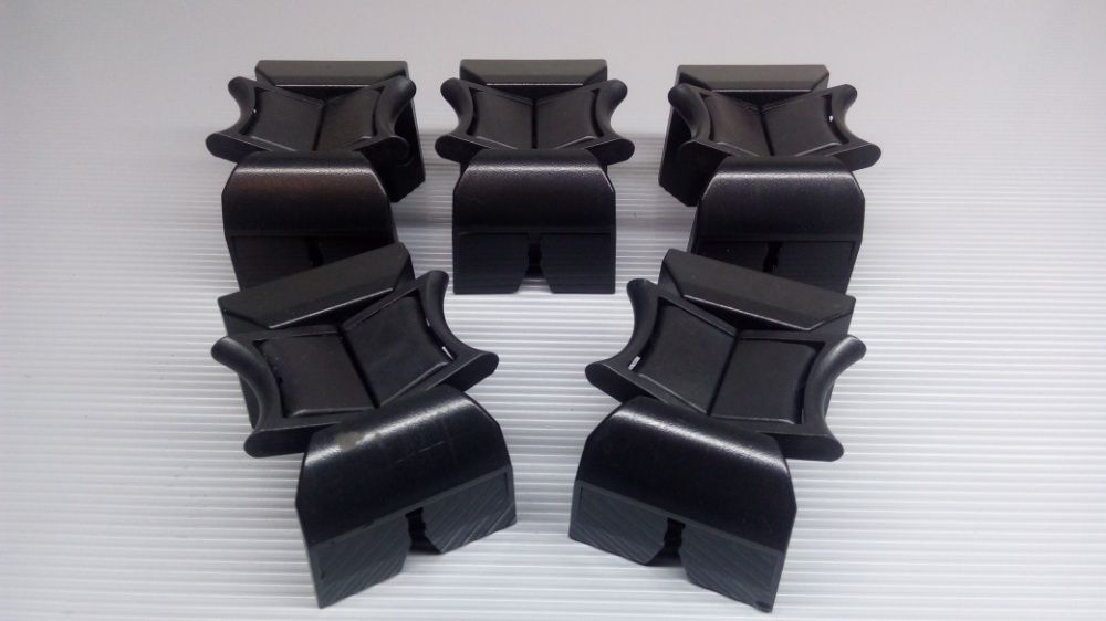 Продам разделитель подстаканника Toyota.