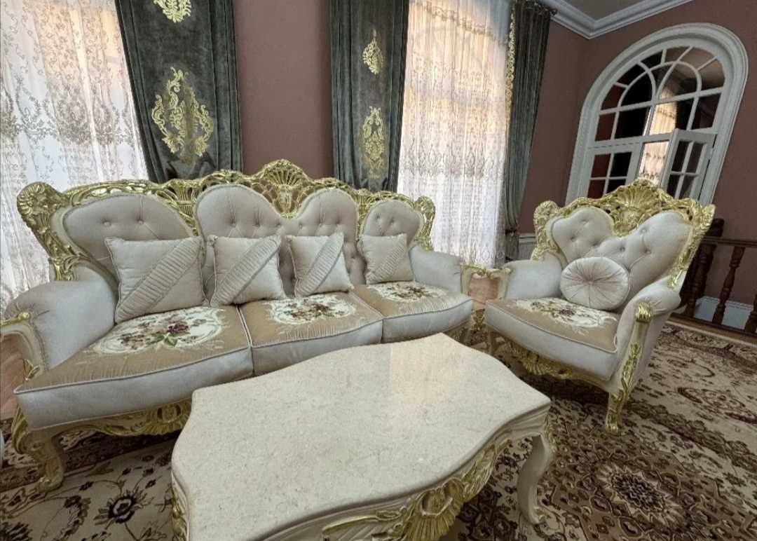 Продам диван и два кресла.